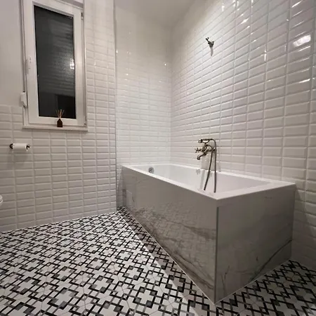 Luxury 2 Bedroom Near The Split Apartamento *