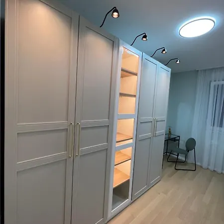 Luxury 2 Bedroom Near The Split *