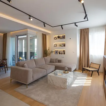 Luxury 2 Bedroom Near The Split Apartamento