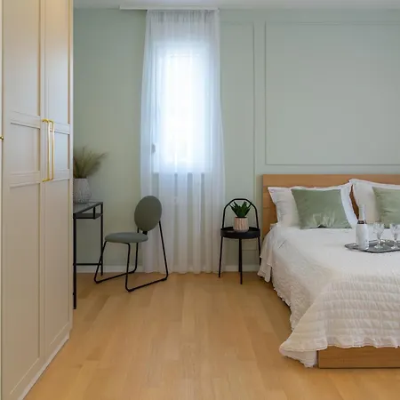 Luxury 2 Bedroom Near The Split Apartamento
