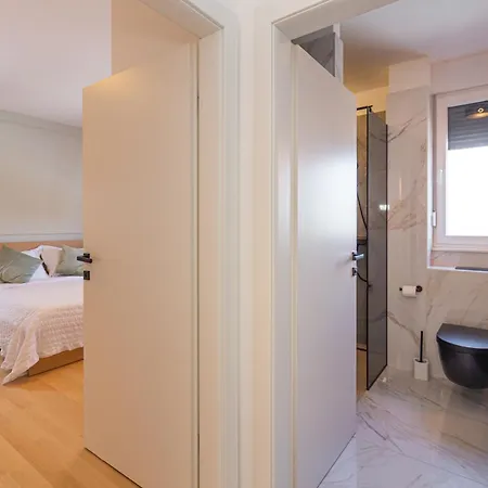 Luxury 2 Bedroom Near The Split Apartamento